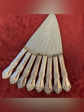 Set of 8 Wm A Rogers Oneida Sectional Silver Plate 9” Dinner Knives
